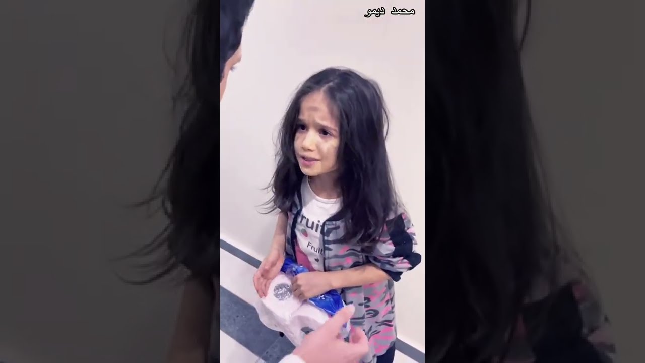 شب حقير ضرب بنت فقيره لانها عم تشحد شوفو شو عملو فيه الجيران والناس؟ جوليا ومحمد ديمو