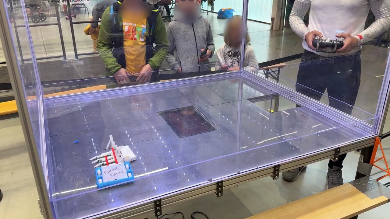 Wenda vs Banán vs FørkyLüfty | Fun Fight | 150 g combat robots | Maker Faire České Budějovice 2025