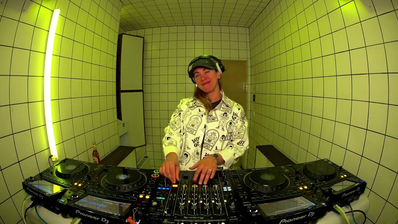 Flight Mode - Fernanda Arrau | H&Ouml;R - February 23 / 2024