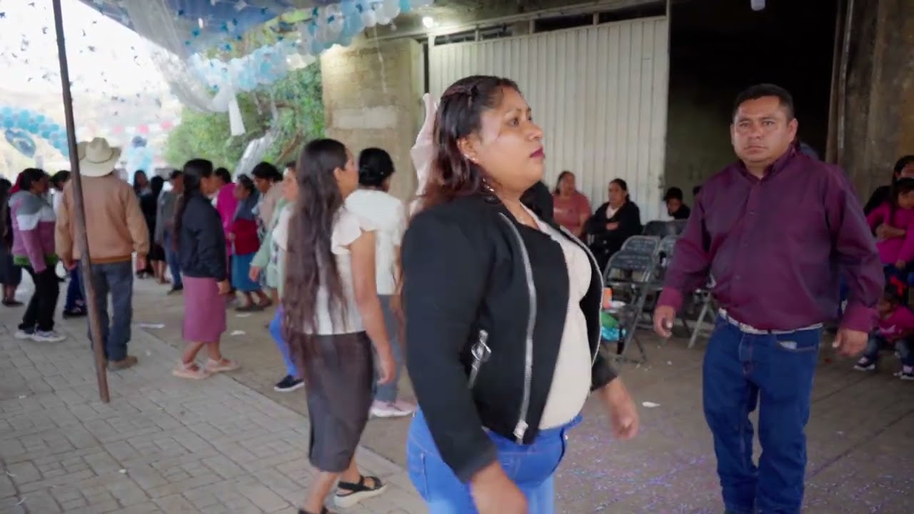 Grupo Arcoiris de Metlatonoc Gro. en un Bautizo / Coicoyán de las Flores