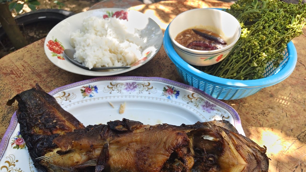 กินข้าวกันครับ ปลาดุกย่าง สะเดา น้ำปลาหวาน ครบสูตร