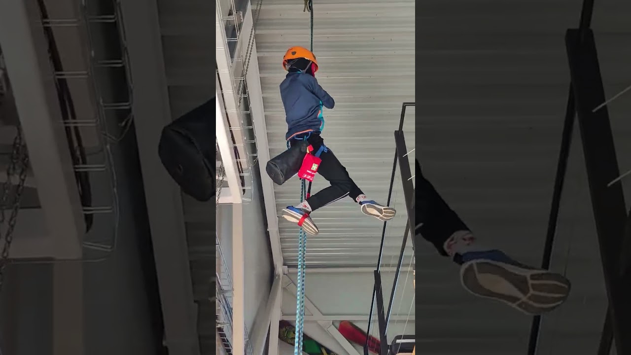 Výstup po laně pomocí slaňovacích prostřetků a ručního blokantu, vícvik hasičů jirkov osada