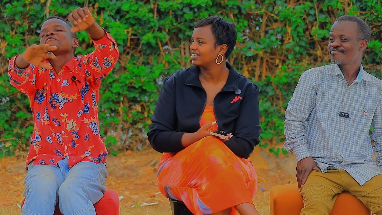 Inyogoye ahuye na NZOVU amutura akaririmbo// umusaza iwacu Yariyahuye Ntiyapfa Namukubise ikiboko