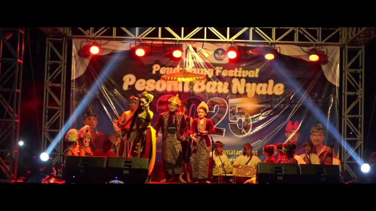 Pentas Bau Nyale Legenda Putri Mandalika Awang