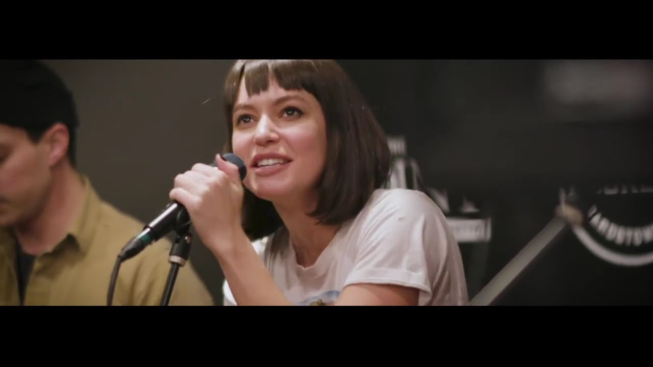 Meg Myers - Numb (LIVE) stripped down set in the Point Lounge
