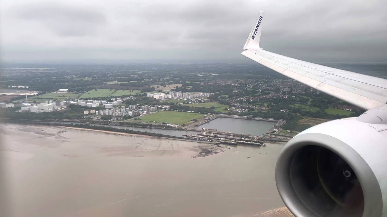 Liverpool Landing RyanAir 737-800