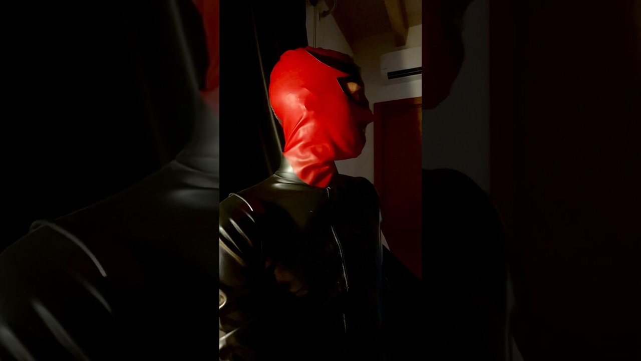 Red rubber mask #latexlover #latexamateur #rubberman #rubbermask