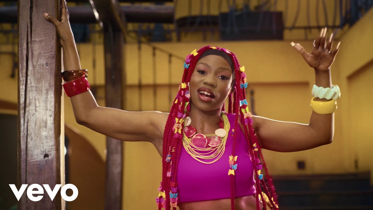 Vinka - Vinka - Middle (Official Music Video)