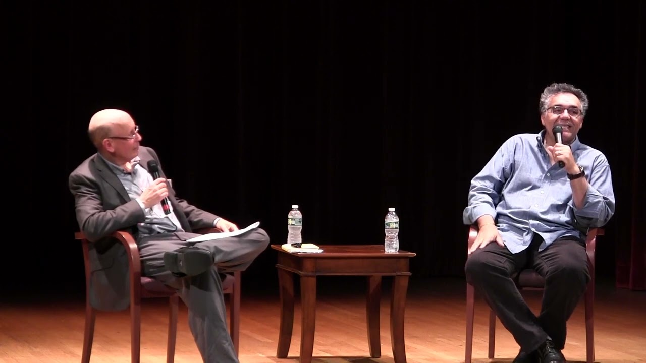 Rodrigo Garc&iacute;a, moderator Mark Koplik