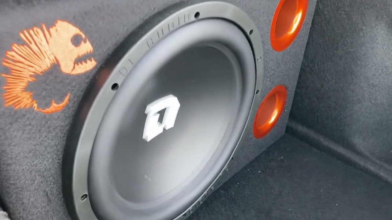Пассивный саб от DL Audio Piranha 12 Double Port в Mazda 3 bk
