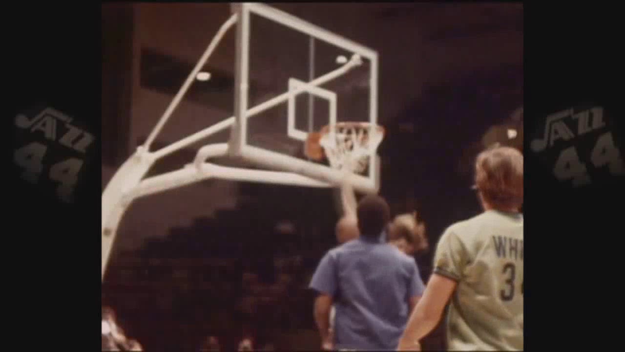 Pete Maravich dunking