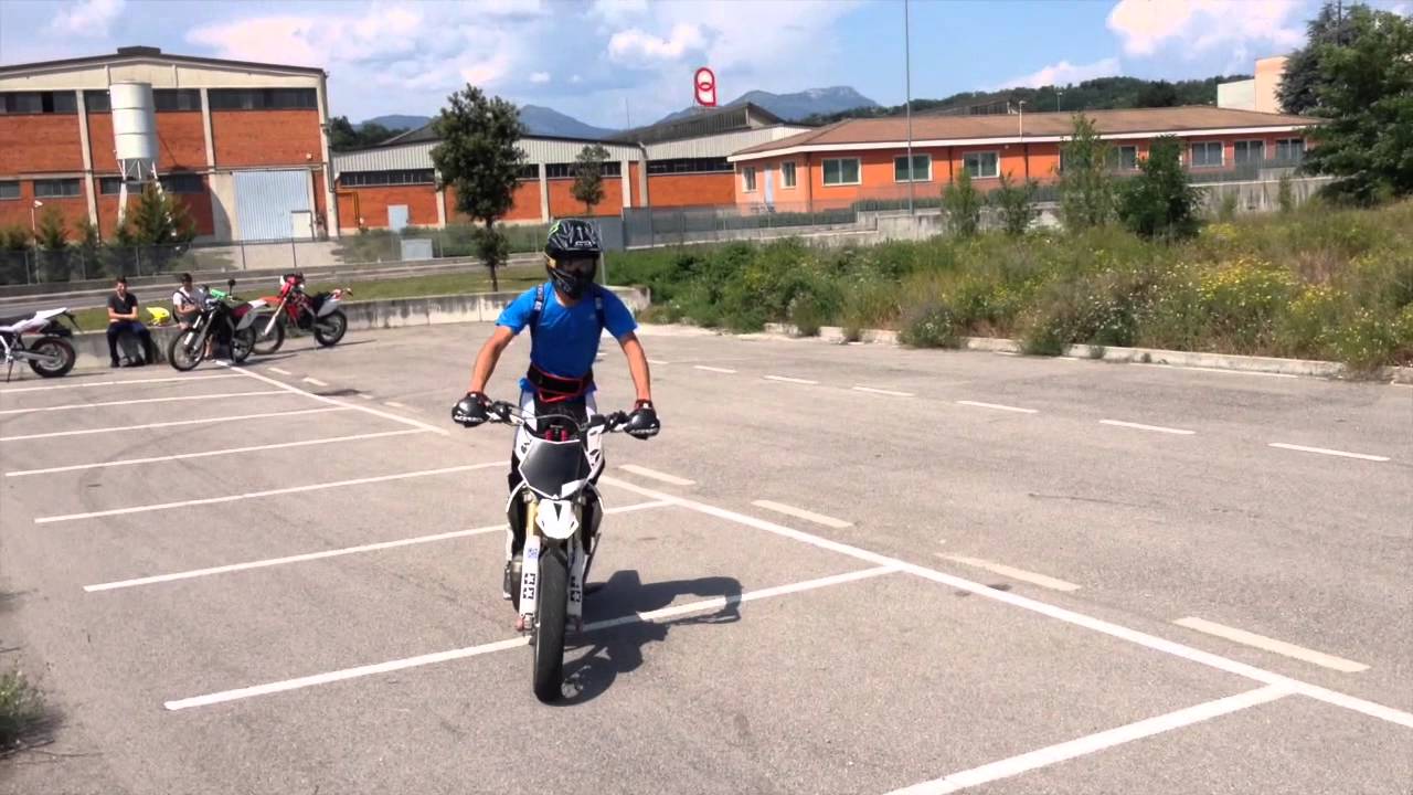 Daniel-Stunt and wheelies-Garda Bikers