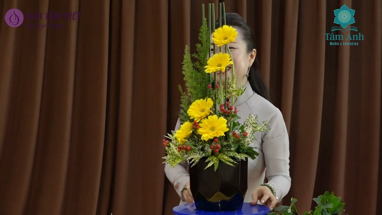 Hướng dẫn cắm hoa cơ bản  |  Dạng thẳng