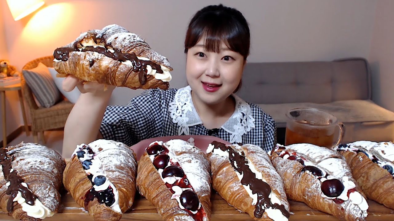 크림이 한가득 들어있는 크림페스츄리 초코크림 블루베리크림 체리크림페스츄리 먹방 Chocolate cream pastry Mukbang Eatingsound