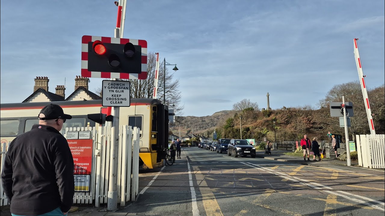 *Barriers Fail To Lower* Porthmadog Level Crossing, Gwynedd (08/03/2025)