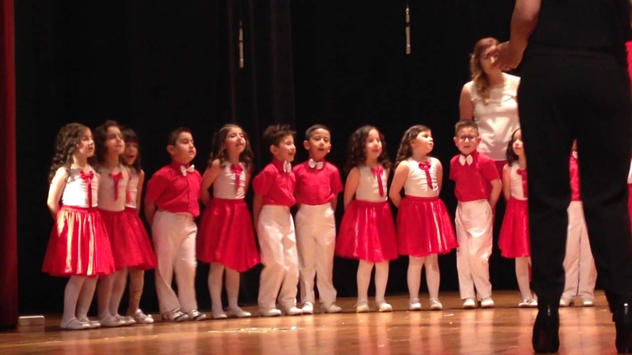 Naz Tokgöz Anaokulu yıl sonu gösterisi: Bir fidan dikerken, bir çiçek açarken şarkısı