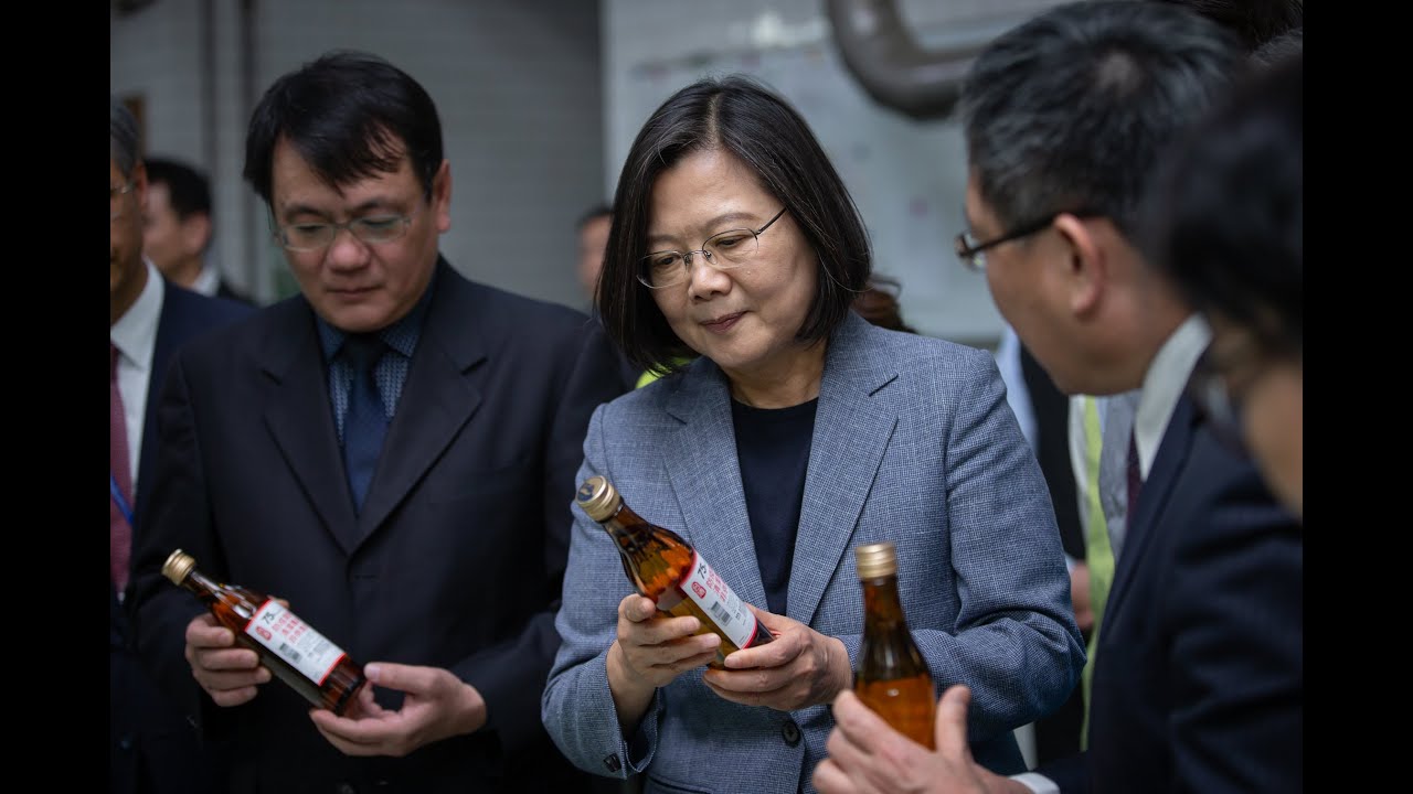 20200214 總統視察「臺灣菸酒公司隆田酒廠」防疫用酒精生產情形