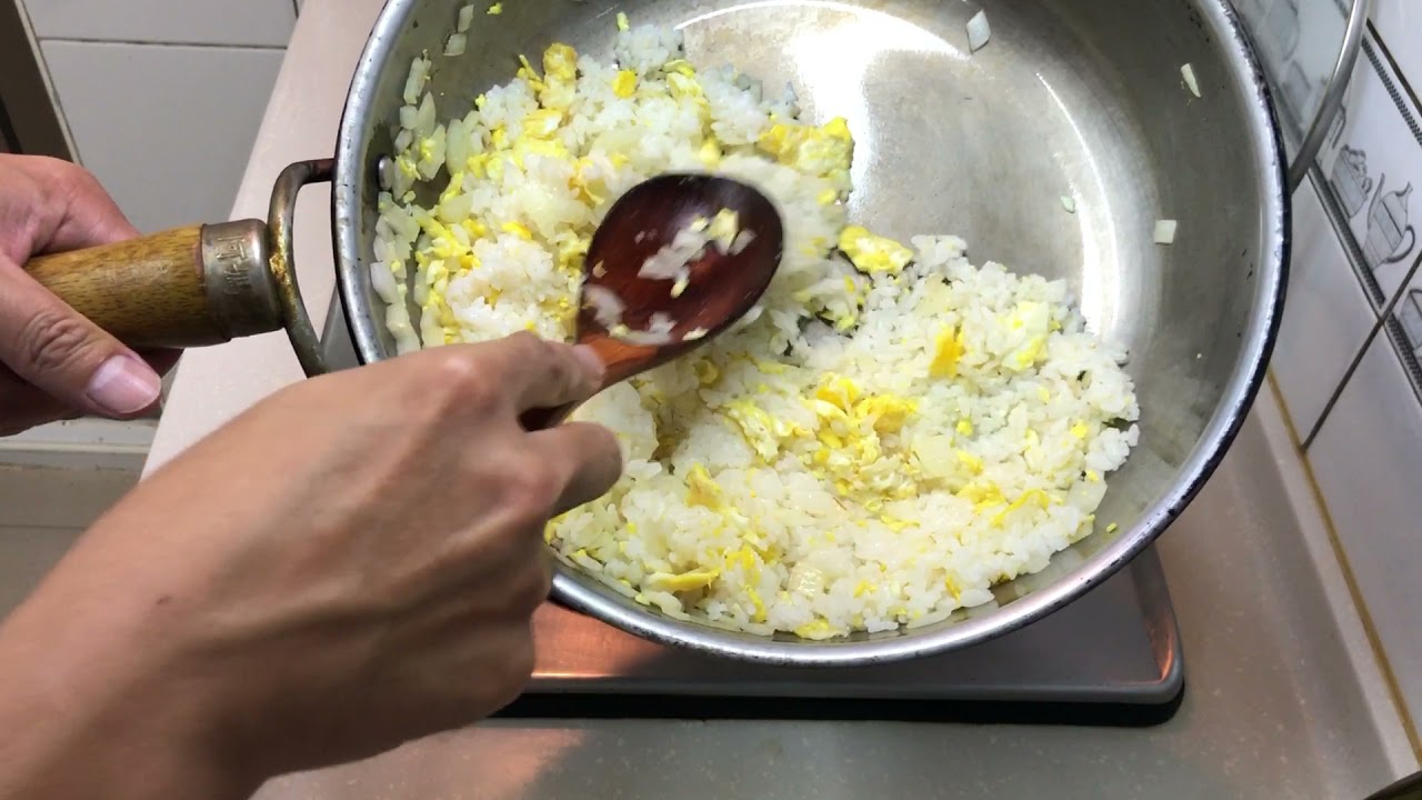 鐵鍋炒飯不會沾(分享一下我的方式)
