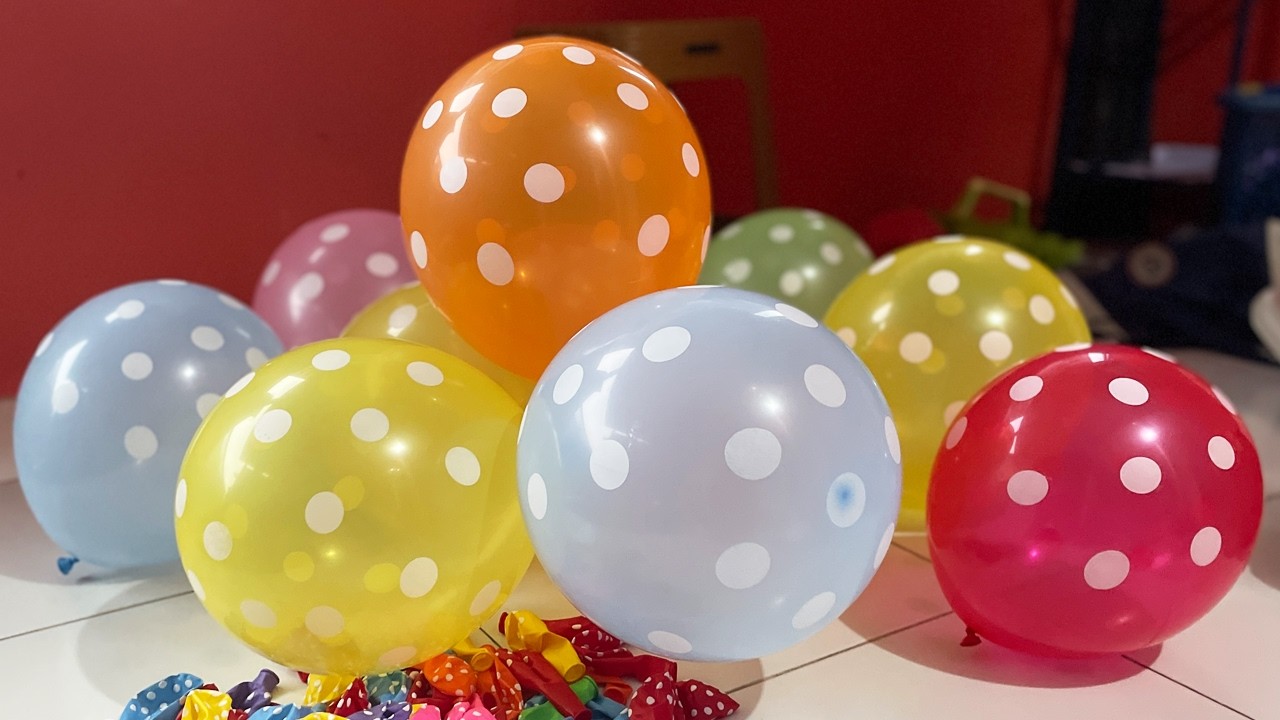 ASMR BLOWING BALLOONS, DRAMA OF PUMPING CHARACTER BALLOONS WITH ELECTRIC MACHINE