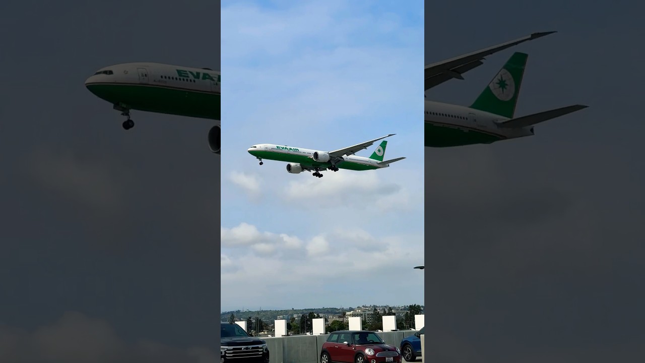 Eva Air Boeing 777 CLOSE UP LANDING at LAX/KLAX - Plane Spotting