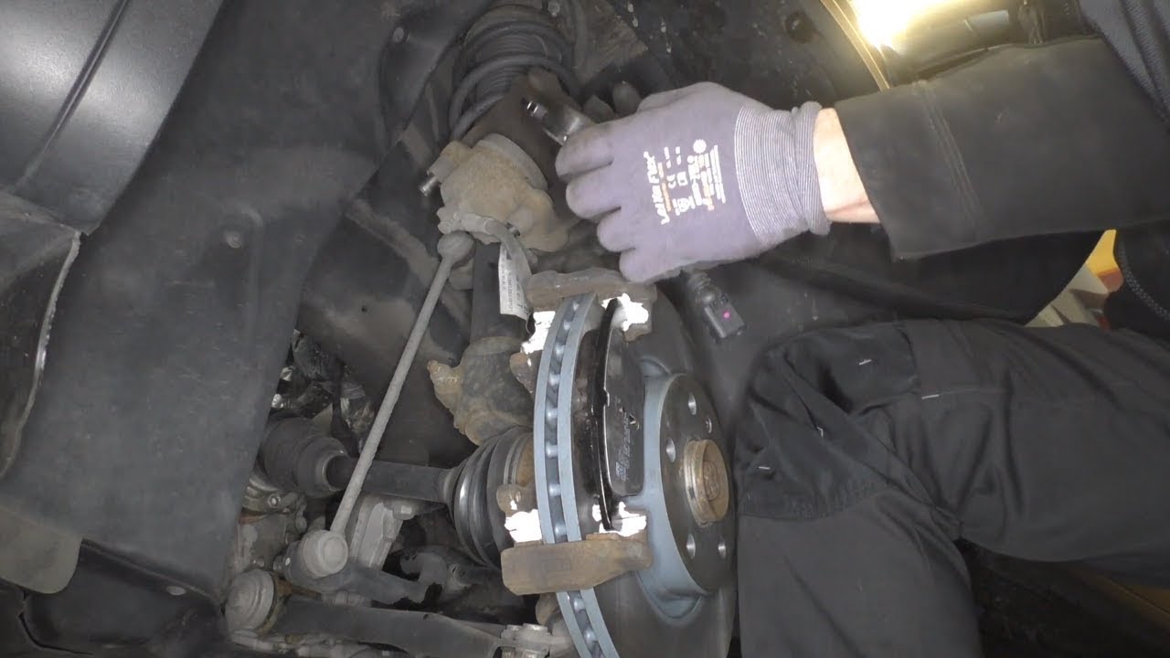 VW Tiguan Jak wymienić przednie tarcze i klocki hamulcowe