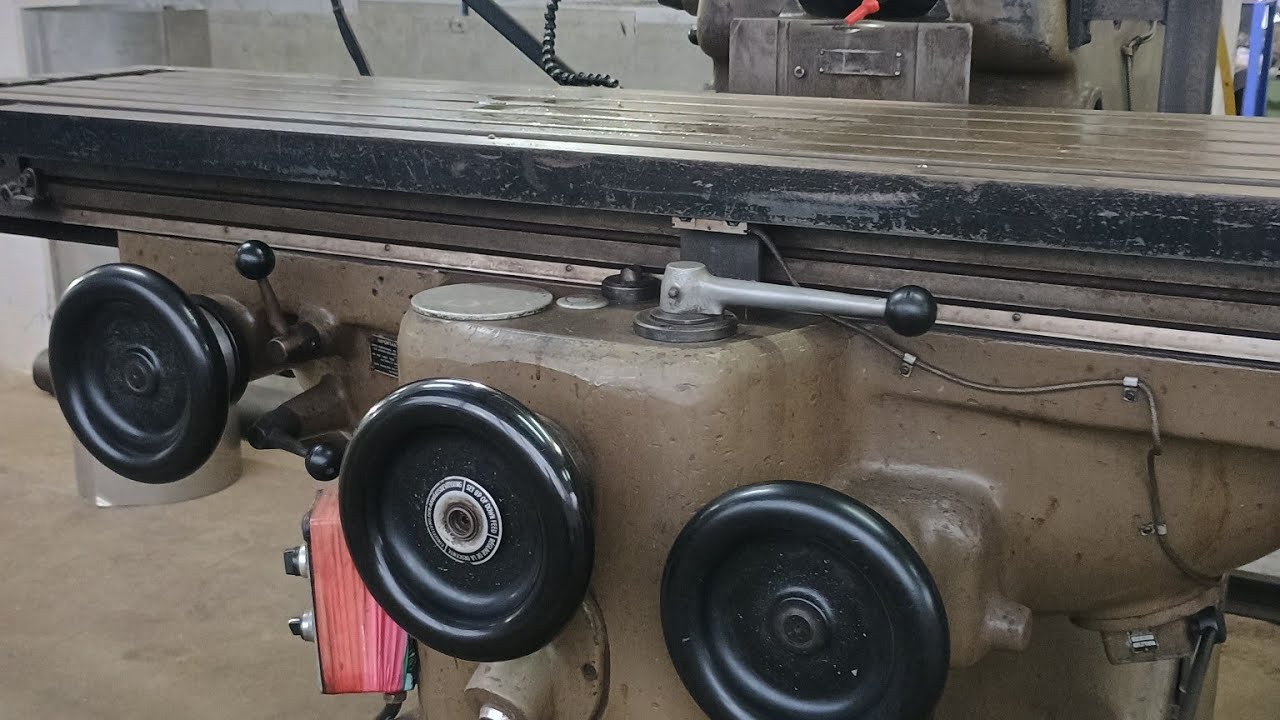 HURON - KU6 - UNIVERSAL MILLING MACHINE FOR SALE