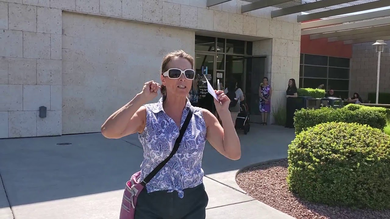 Parent Reports on Henderson Drag Queen Story Hour: Boy Put on a Tutu!