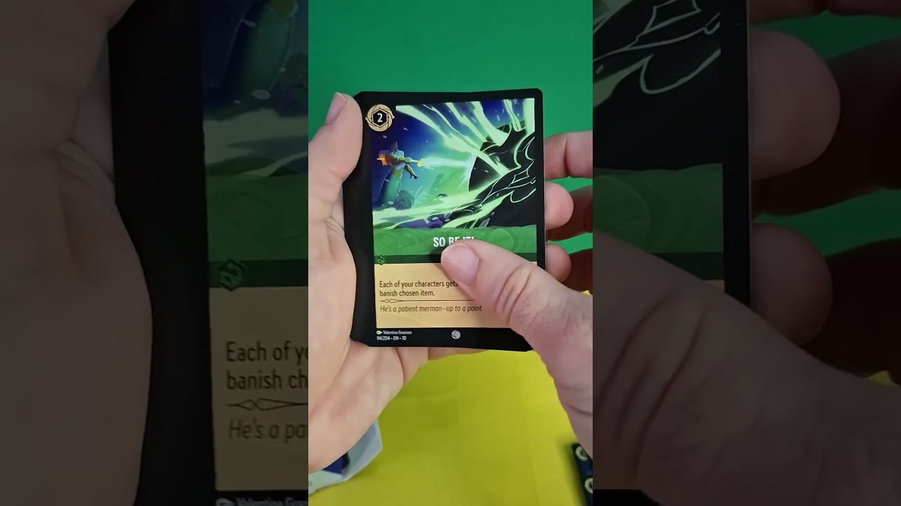 abriendo un paquete de cartas lorcana whispers in the well 