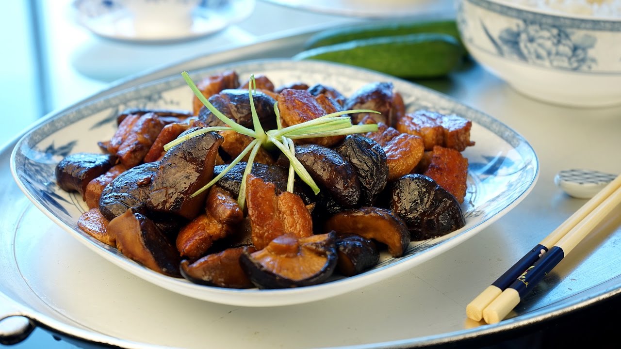 Pork Belly and Dried Shiitake Mushroom Stew 冬菇烧肉