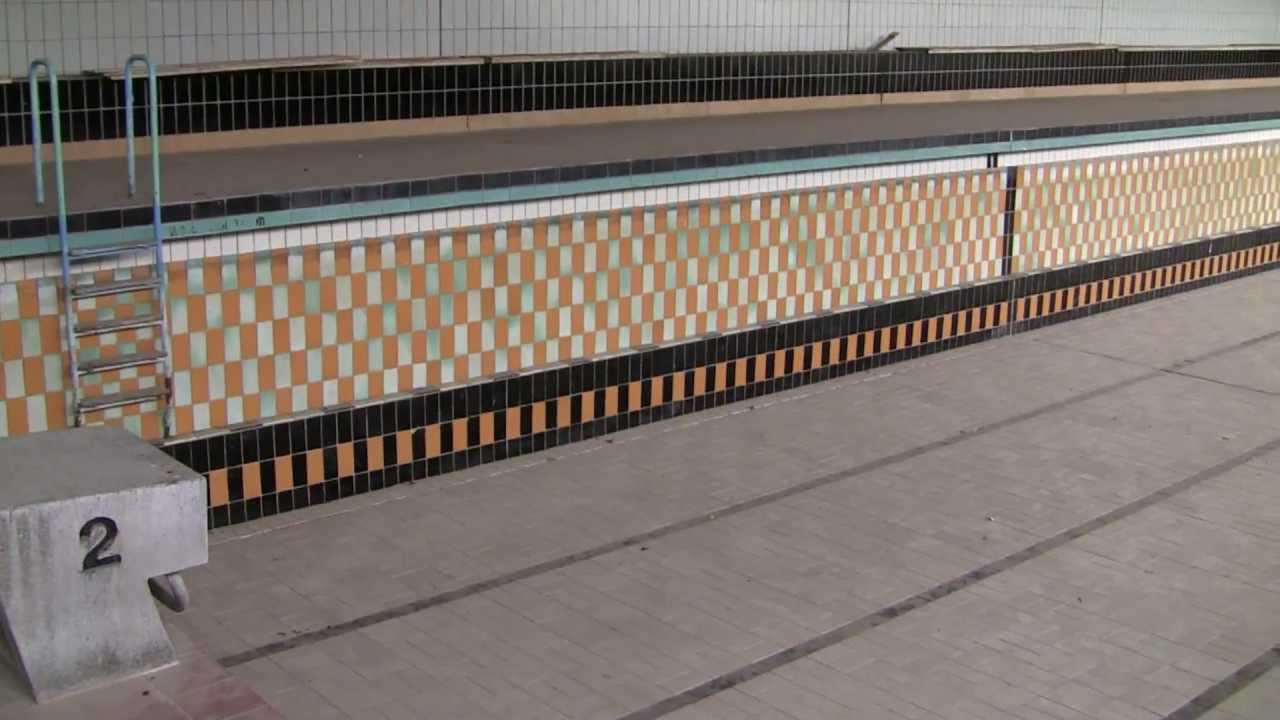 Ein leeres Schwimmbad in Sachsen-Anhalt