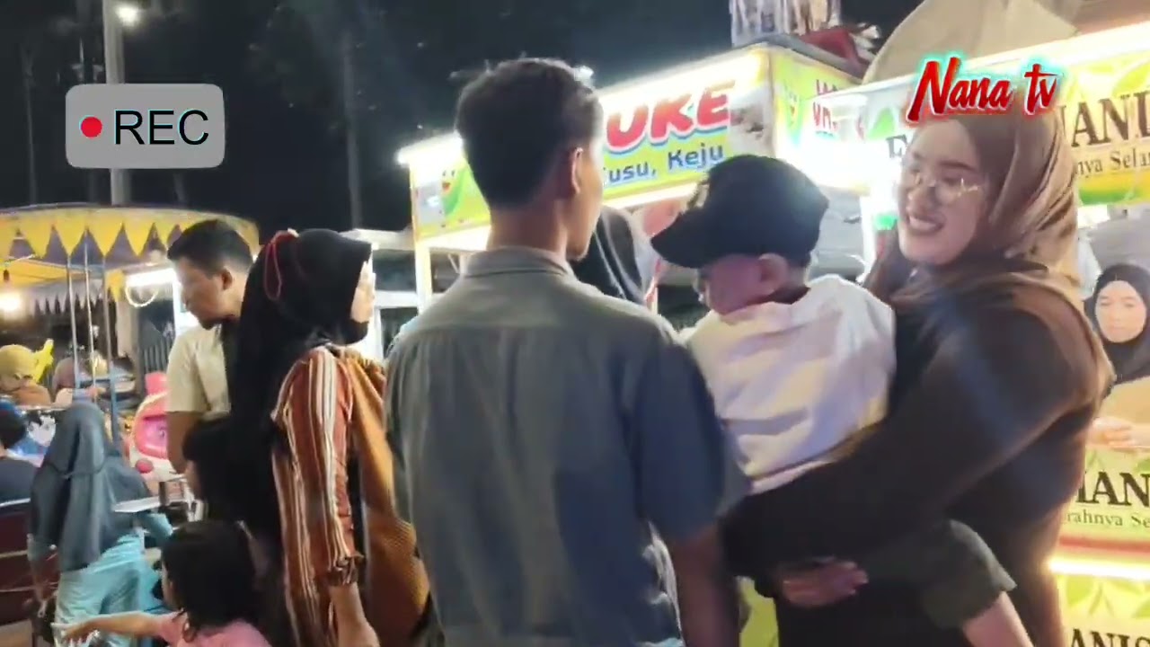 Suasana malam di masjid Raya Al azom 