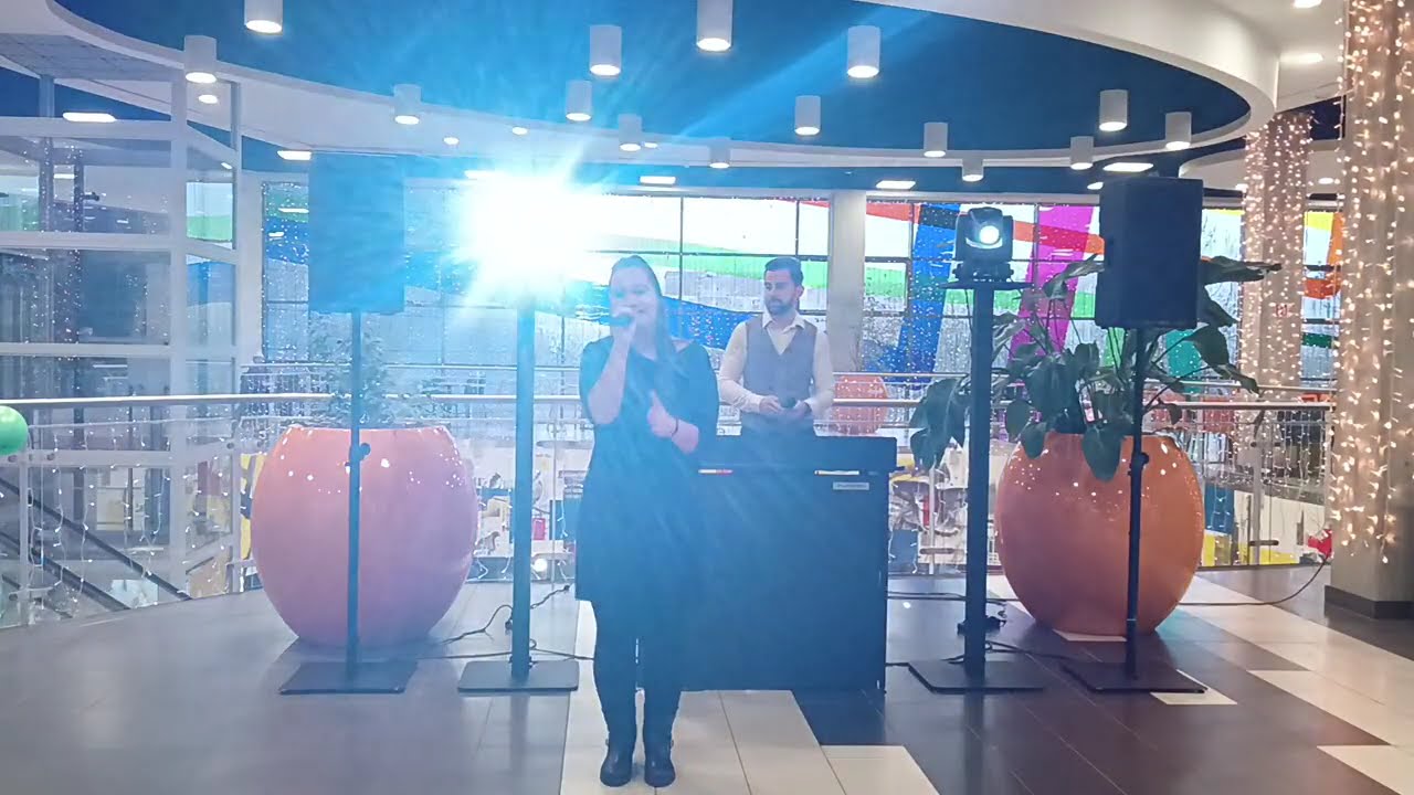 Anna Porowska - Spadające gwiazdy (Świąteczny Festyn Charytatywny w Centrum Handlowym Feeria)