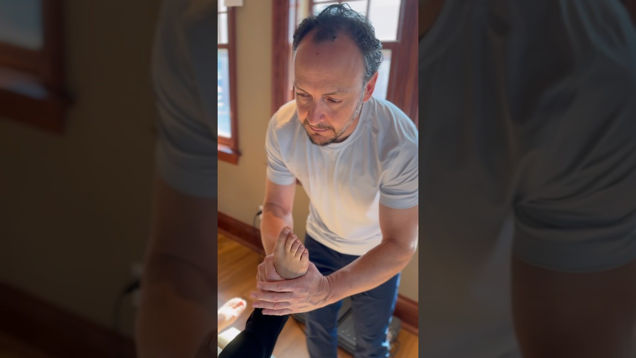 Помощь при подошвенном фасциите, болях в стопах и проблемах с голеностопным суставом! #хиропракти...