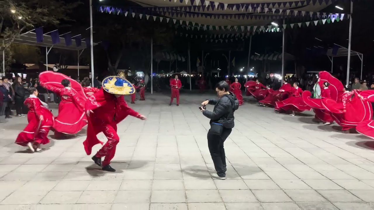 Entrada Tirana 2025 Cruz del Calvario Baile Mexicanos y Banda Los Capos 🇲🇽🎶