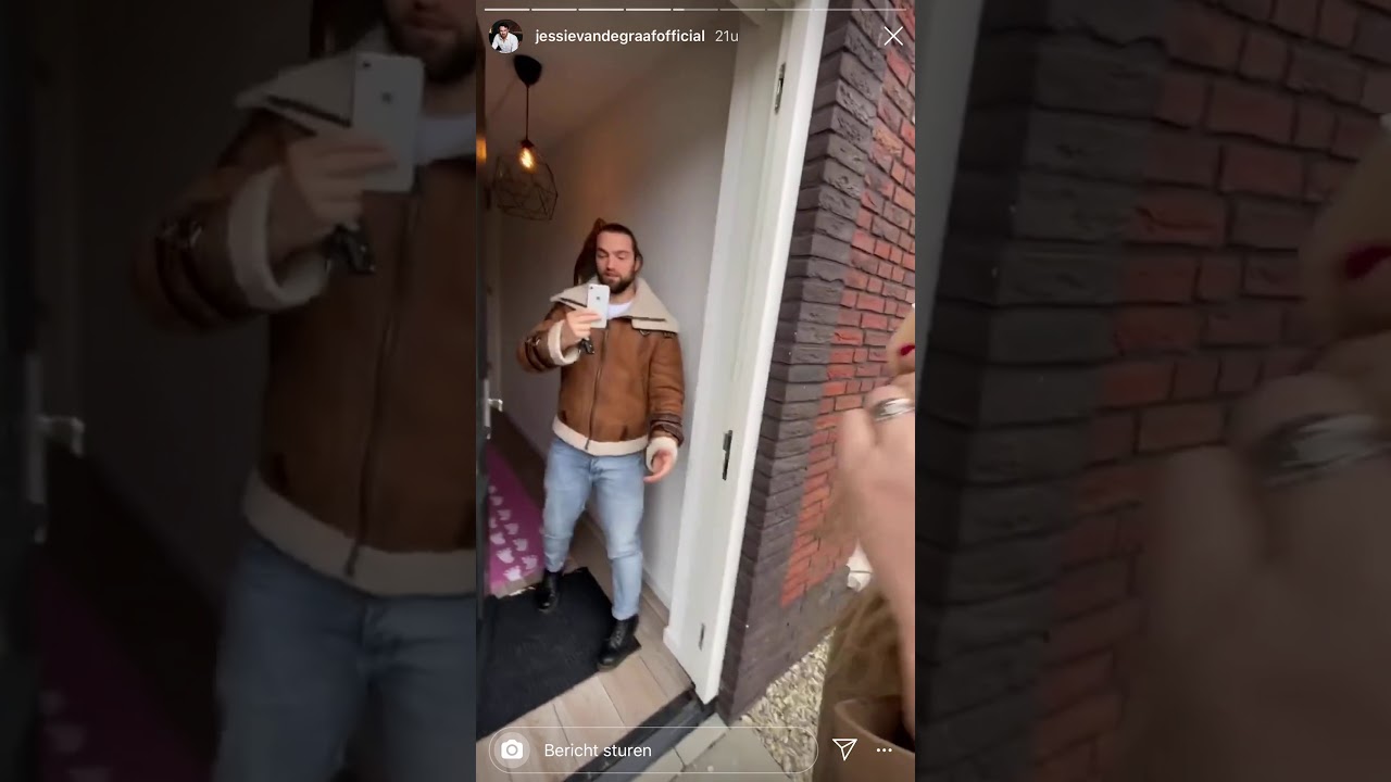 Jessie en Cemal ontvoeren Romy en doen een zak over haar hoofd