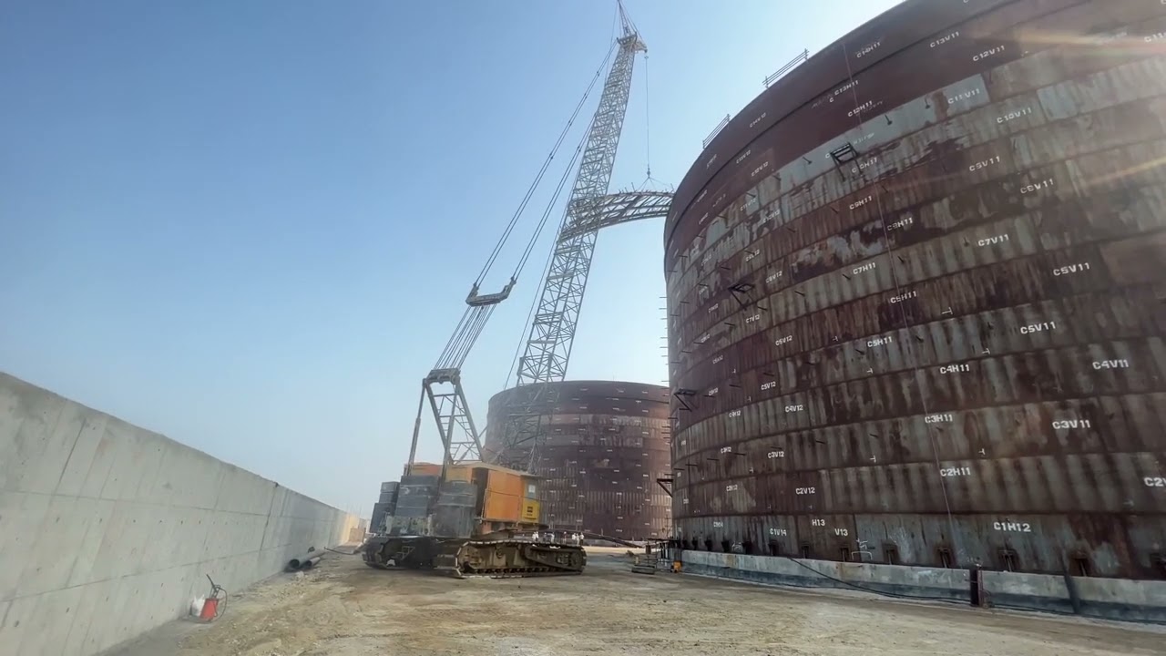 Metaanol tank head segment installation by an American 9299 crawler crane.