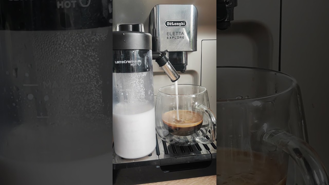 DeLonghi Eletta Explore 450.65S Flat White Nap&oacute;j migdałowy almond drink
