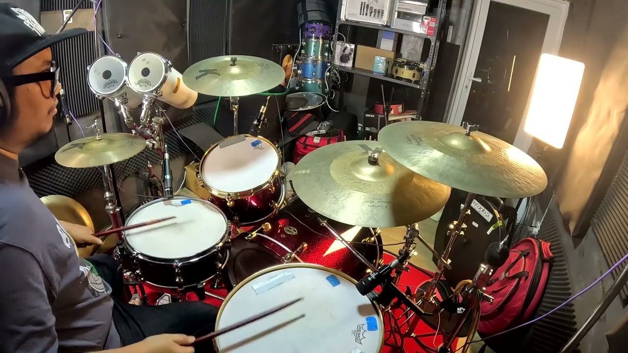 THUNDERSTRUCK -  AC/DC  ( Drum cover by bally )