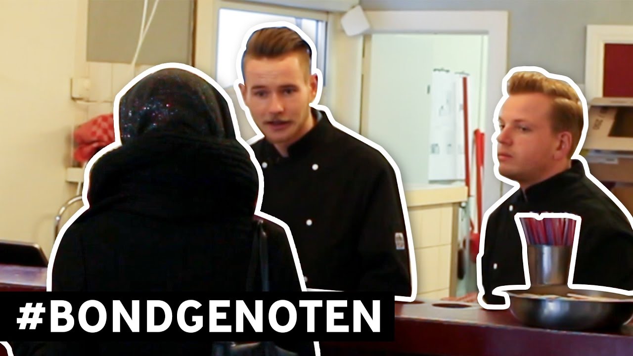 MOSLIMA WORDT NIET GEHOLPEN IN SNACKBAR | BONDGENOTEN (+ English subtitle)
