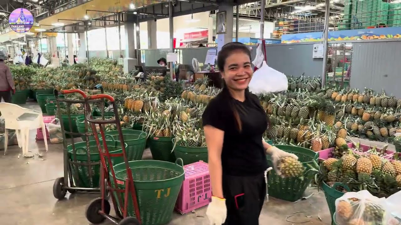 🇹🇭 Inside Thailand&rsquo;s LARGEST Fresh Market &ndash; Unseen Bangkok (Khlong Toei & Simummuang)