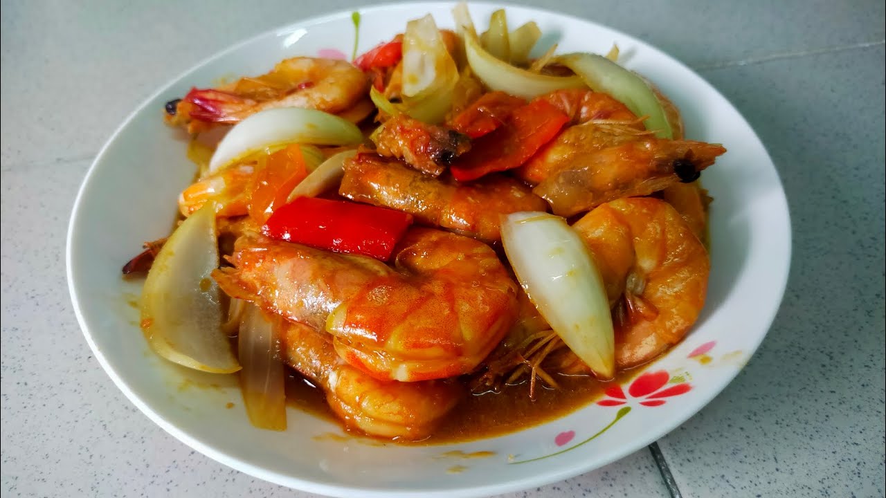 Menuku hari ini masak udang sos tiram.