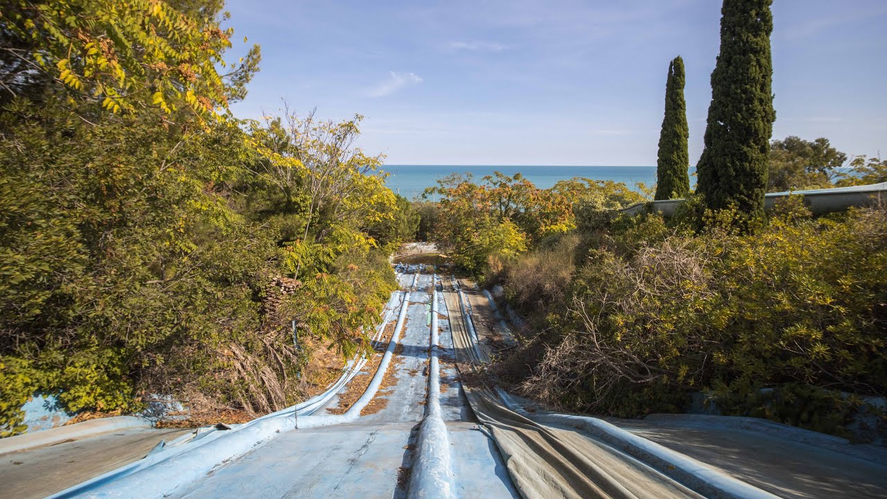 Urbex Italia | DA NIAGARA AD AMAZZONIA: ACQUAPARK ABBANDONATO INTERAMENTE COPERTO DALLA VEGETAZIONE