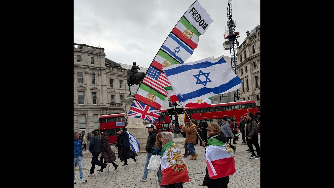 Iranians outside Downing Street peacefully protest UK PM Starmer's betrayal of the Iranian people.