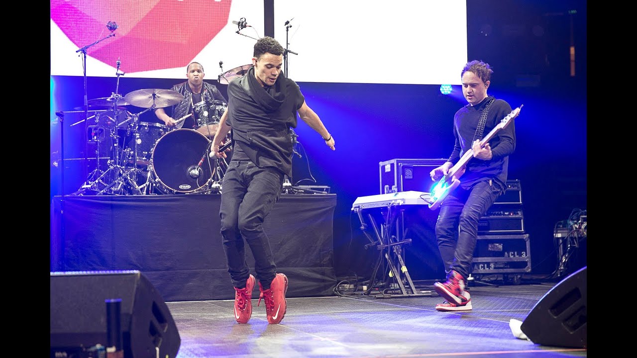 Royal Tailor performing live at The Roadshow 2014