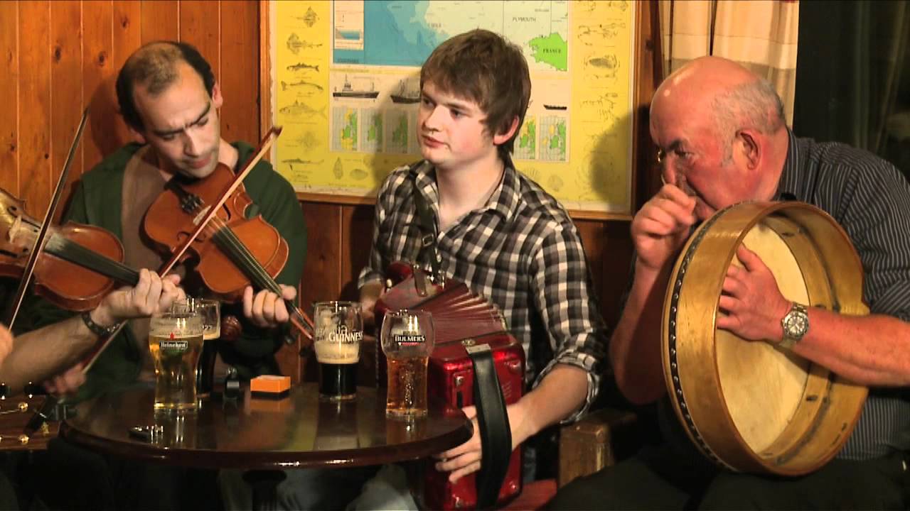 Traditional Irish Music from LiveTrad.com: Inishbofin Set Dancing & Trad Music Weekend Clip 1