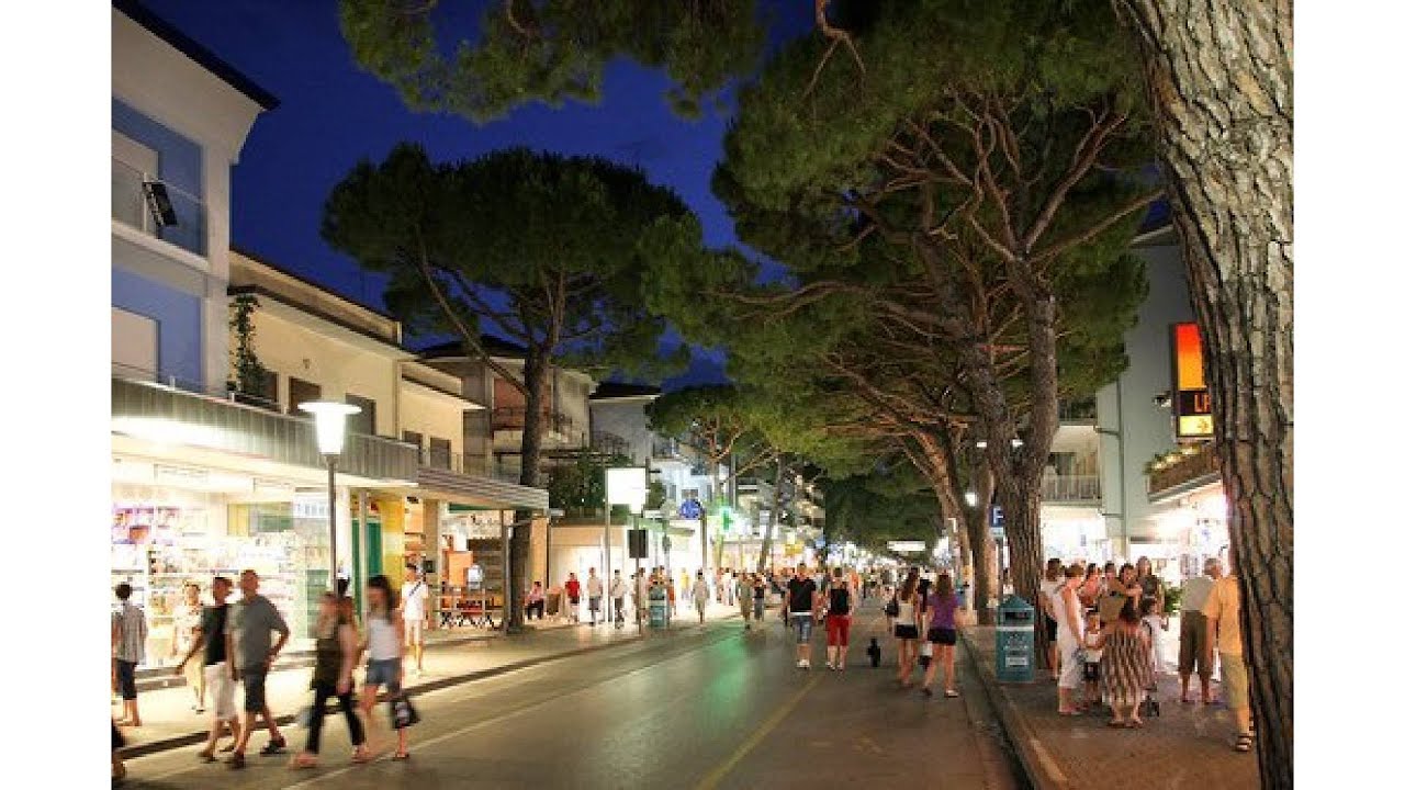 Отпуск в Италии *Lido di Jesolo* торговая улица * магазины*рестораны. 2023.