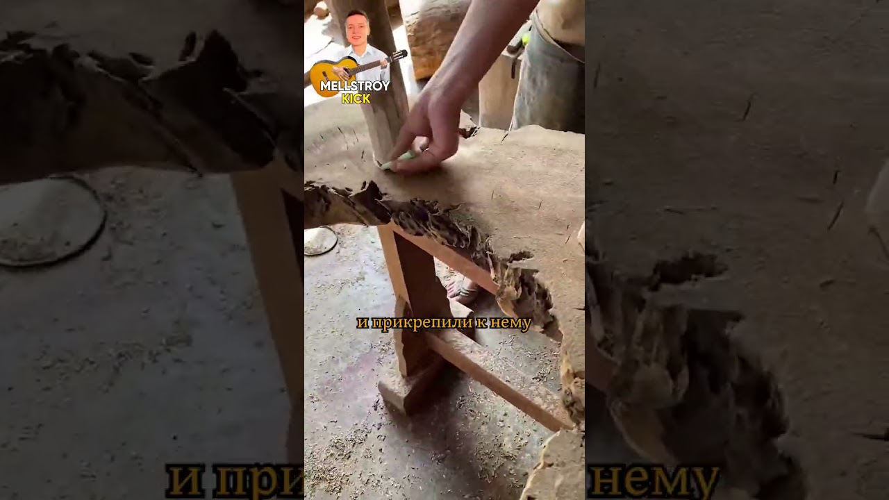 Мужичок сделал колоссальный стол из сруба