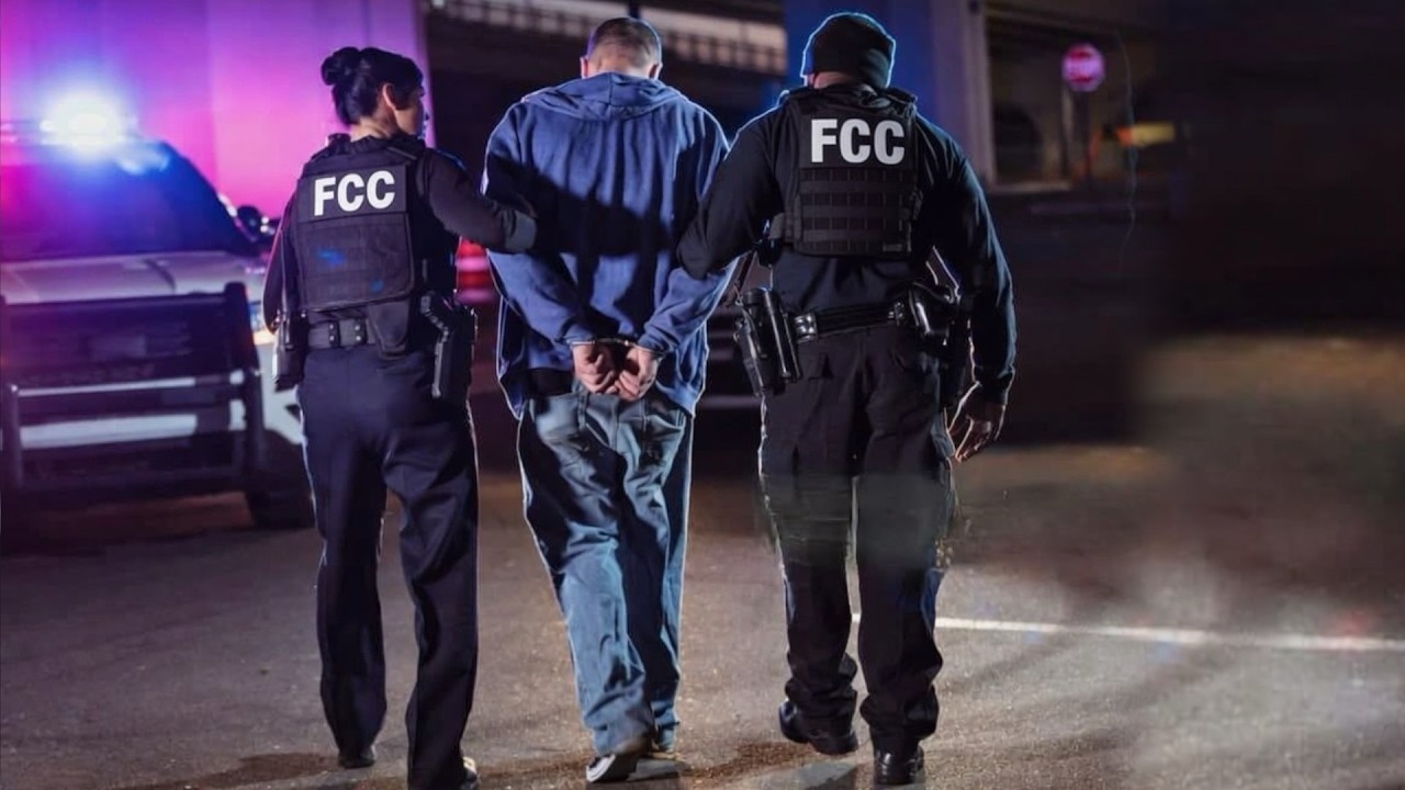 The FCC Goes After CB Radio Operator, Free Amateur Radio License Class, Ham Radio Book & FCC Roundup
