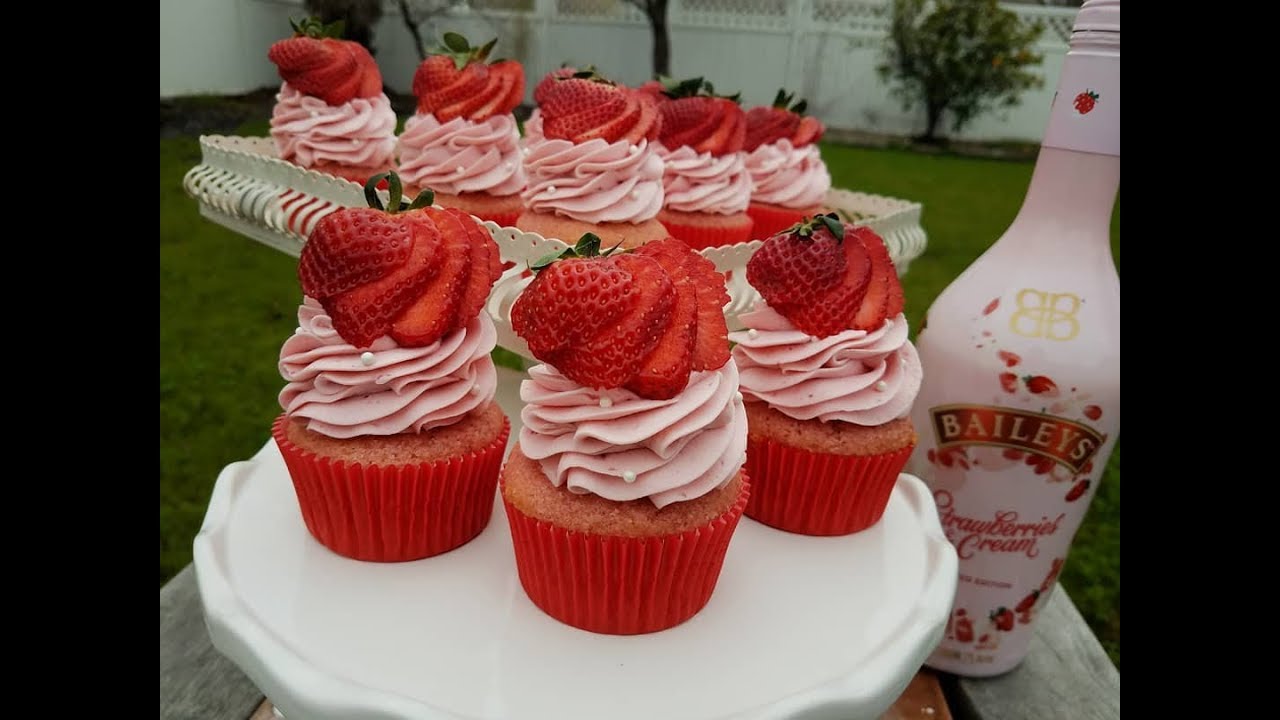 Baileys Strawberries & Cream Cheesecake Cupcakes