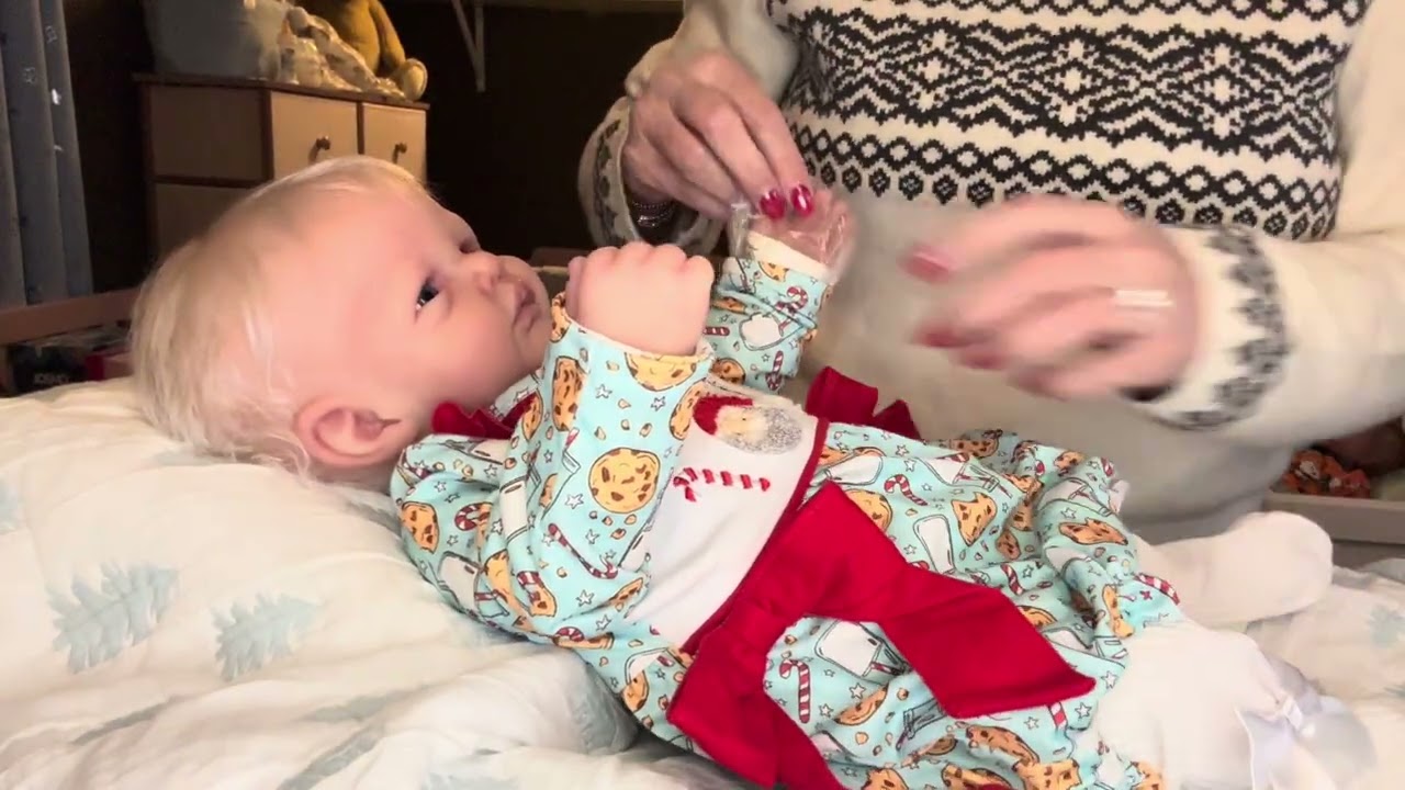 Счастливого Рождества 🎄 Первый рождественский наряд Дианы 🎄🤶🏻🎅🏻